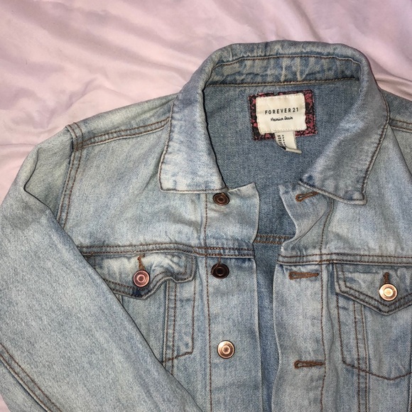 Light wash denim jacket - Picture 2 of 3